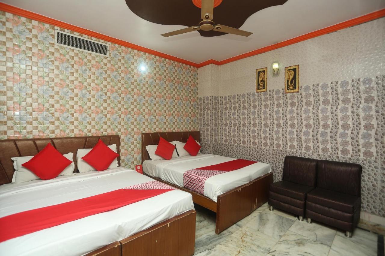 Oyo 18641 Hotel Rashmi Tājganj Εξωτερικό φωτογραφία